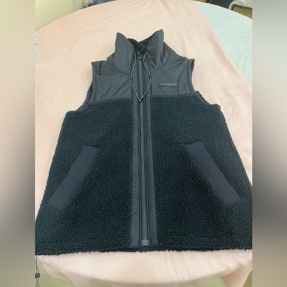 Under Armour Black Sherpa Vest - Picture 2 of 7